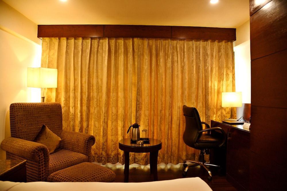 Hotel Royal Cliff Kanpur Exterior foto