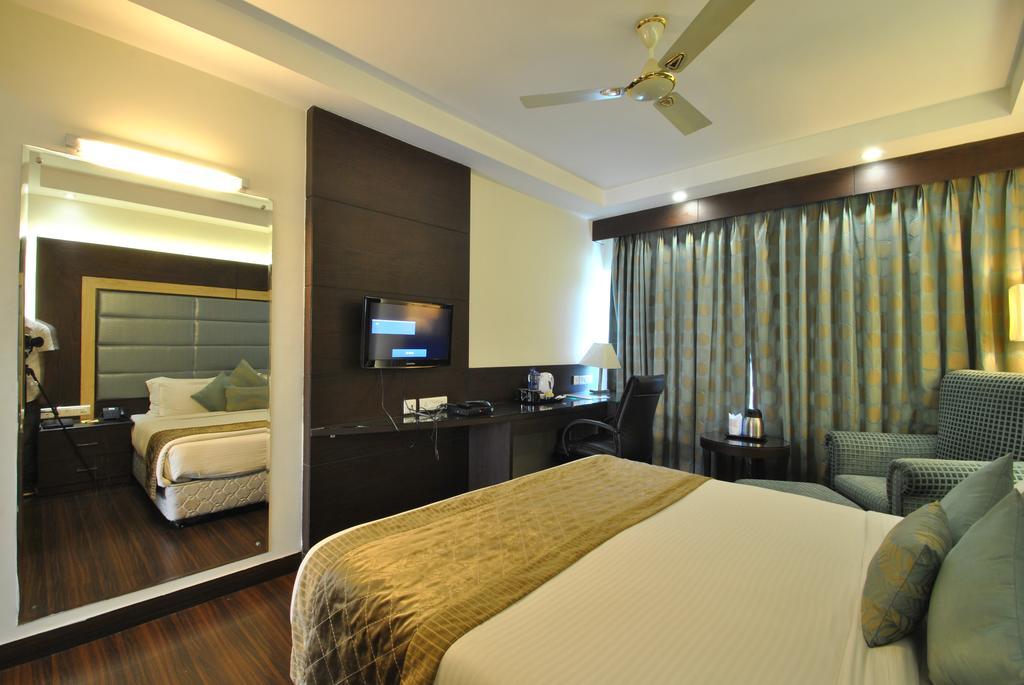 Hotel Royal Cliff Kanpur Exterior foto